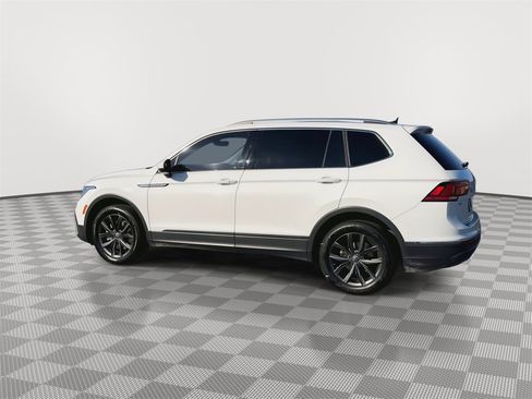 Used 2022 Volkswagen Tiguan SE w/ Panoramic Sunroof Package image 6