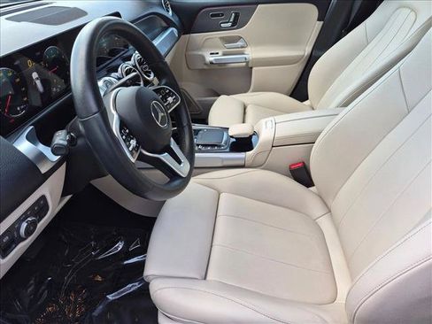 Used 2022 Mercedes-Benz GLB 250 4MATIC image 16