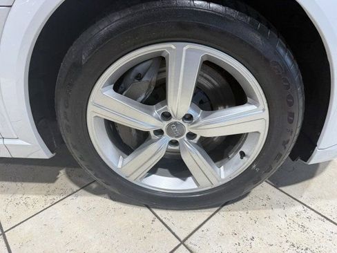 Used 2019 Audi e-tron Premium Plus image 10