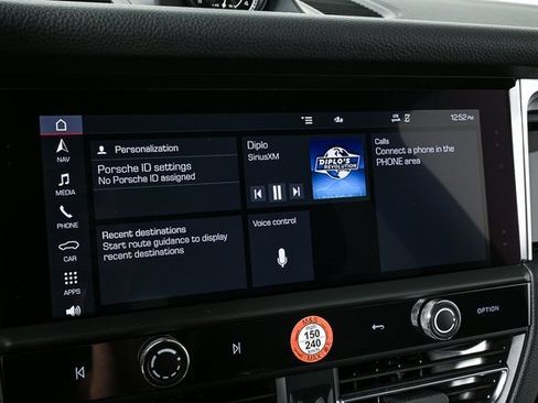 Certified 2025 Porsche Macan image 14