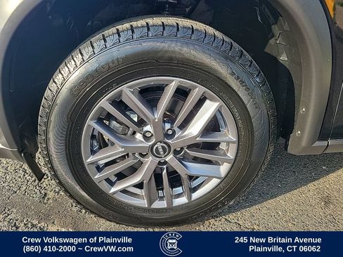 Used 2024 Nissan Rogue S AWD/4WD image 17