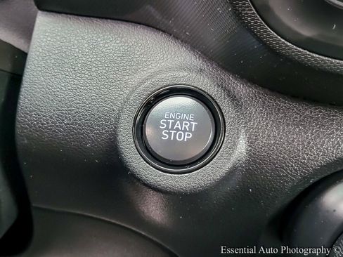 Used 2024 Hyundai Venue SEL image 20