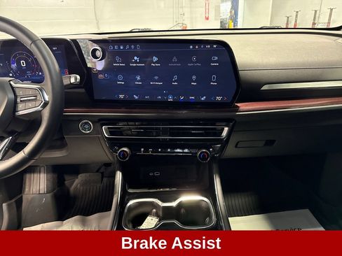 Used 2024 Chevrolet Traverse Z71 w/ LPO, Floor Liner Package AWD/4WD image 12