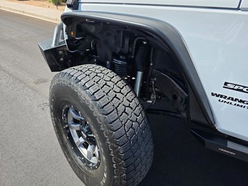 Used 2015 Jeep Wrangler Unlimited Sport w/ Connectivity Group AWD/4WD image 6