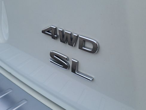 Used 2018 Nissan Pathfinder SL image 9