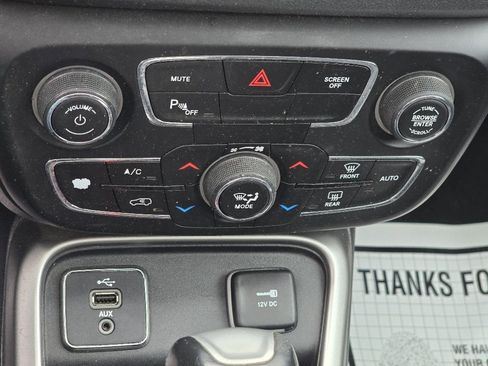 Used 2018 Jeep Compass Latitude w/ Popular Equipment Group image 19