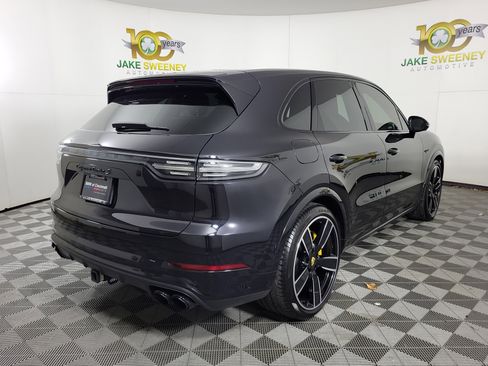 Used 2022 Porsche Cayenne Turbo S image 7