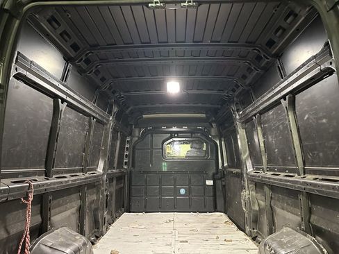 Used 2024 RAM ProMaster 2500 w/ Safety Group FWD image 8