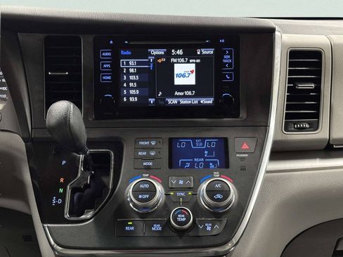 Used 2015 Toyota Sienna LE FWD image 25