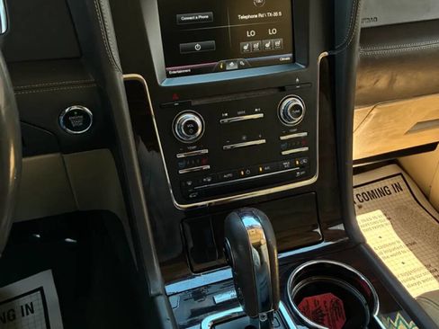 Used 2015 Lincoln Navigator 2WD w/ Equipment Group 101A Reserve image 11