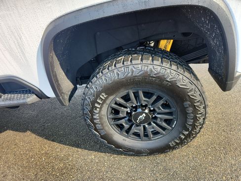 Used 2025 Chevrolet Silverado 2500 ZR2 w/ Technology Package image 53