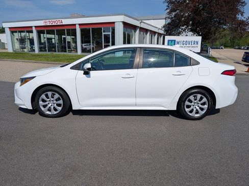 Used 2023 Toyota Corolla LE FWD image 2