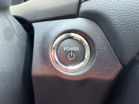Used 2025 Toyota RAV4 XLE AWD/4WD image 27