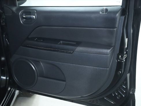 Used 2012 Jeep Compass Limited image 30