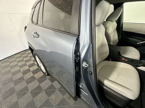 Used 2024 Toyota Corolla Cross LE FWD image 28