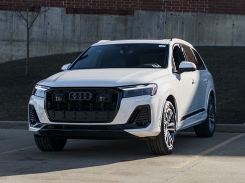Certified 2025 Audi Q7 2.0T Premium w/ Convenience Plus Package image 7