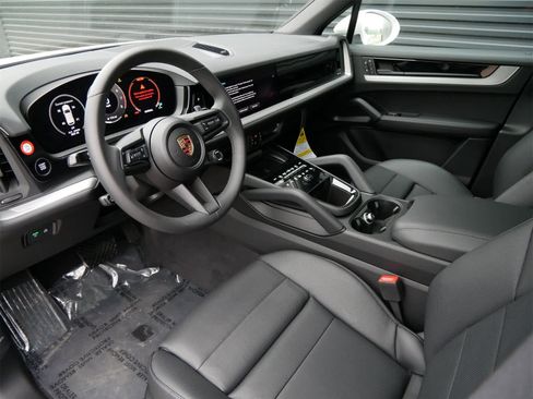 New 2025 Porsche Cayenne image 25