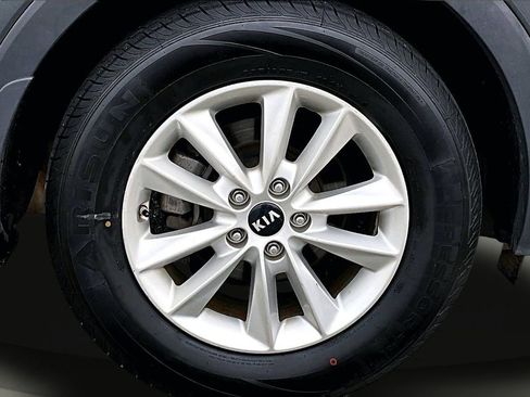 Used 2020 Kia Sorento LX image 34