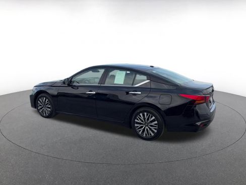 Used 2025 Nissan Altima 2.5 SV image 10