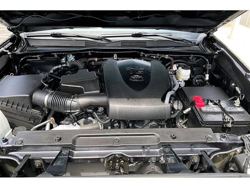 Used 2023 Toyota Tacoma SR5 w/ Technology Package AWD/4WD image 10