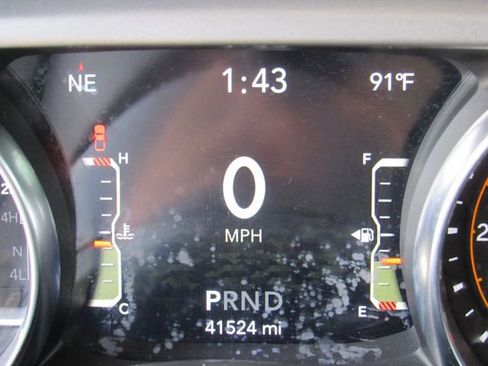 Used 2021 Jeep Gladiator Willys AWD/4WD image 25