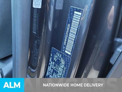 Used 2023 Kia Carnival LX image 5