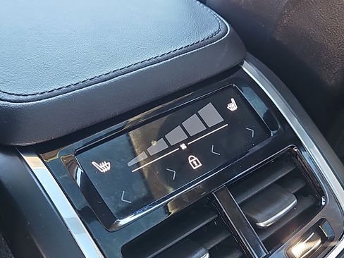 Used 2023 Volvo XC90 B6 Plus w/ Protection Package Premier image 14