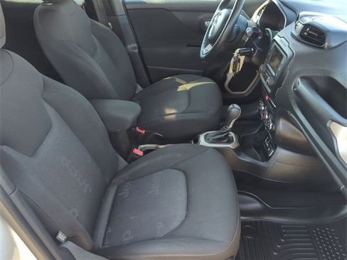 Certified 2015 Jeep Renegade Latitude image 25