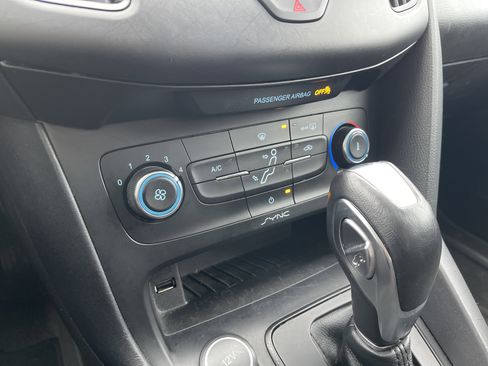 Used 2016 Ford Focus SE w/ Reverse Sensing Package image 20