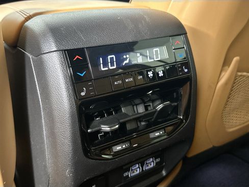Used 2023 Jeep Grand Cherokee L Summit w/ Luxury Tech Group V AWD/4WD image 27