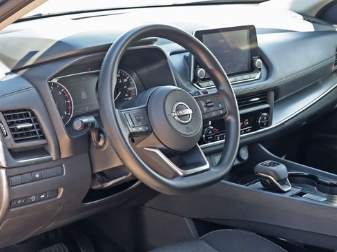 Used 2024 Nissan Rogue SV AWD/4WD image 13