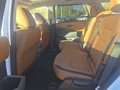 New 2025 Nissan Pathfinder Platinum image 42