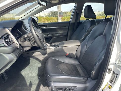 Used 2022 Toyota Camry XSE image 18