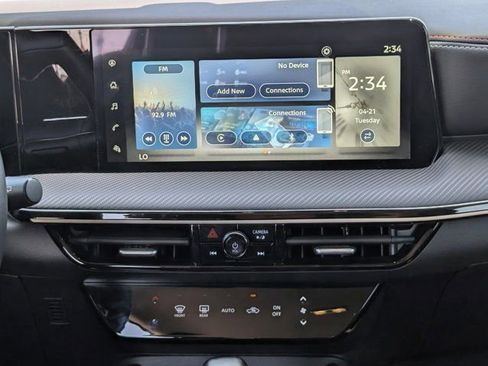 Used 2025 Nissan Kicks SR FWD image 31