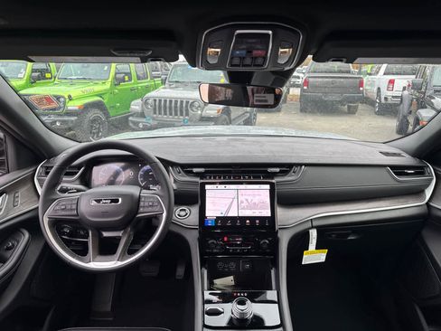 New 2025 Jeep Grand Cherokee Limited w/ Black Appearance Package AWD/4WD image 34