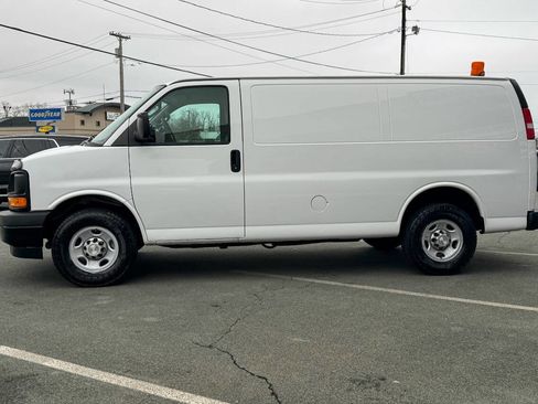Used 2017 Chevrolet Express 2500 image 7