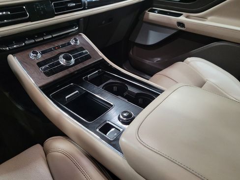 Used 2020 Lincoln Aviator Reserve w/ Equipment Group 202A AWD/4WD image 26