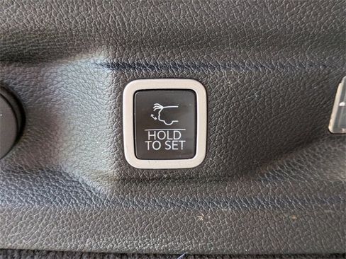 Used 2021 Jeep Grand Cherokee L Overland image 15