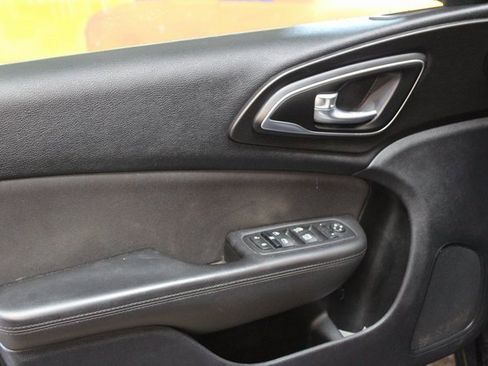 Used 2015 Chrysler 200 Limited w/ Comfort Group image 14