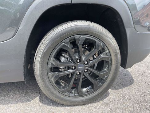 Used 2021 GMC Terrain SLE w/ Driver Convenience Package FWD image 28