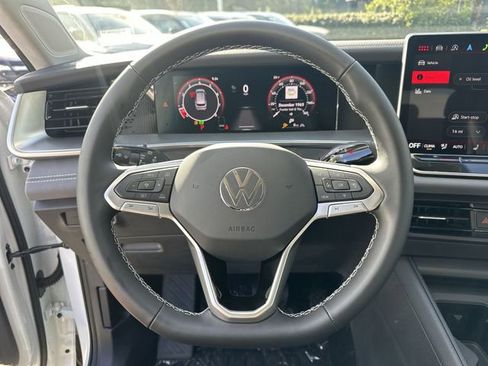 New 2025 Volkswagen Tiguan SE image 16