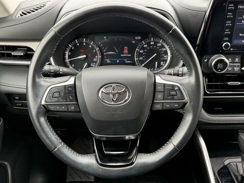 Used 2021 Toyota Highlander XLE image 19