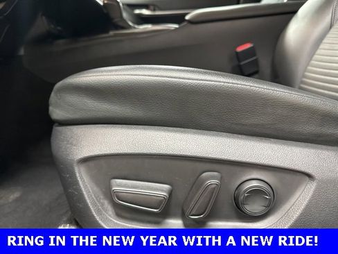 Used 2022 Toyota Camry SE image 9
