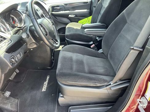 Used 2017 Dodge Grand Caravan SE FWD image 19
