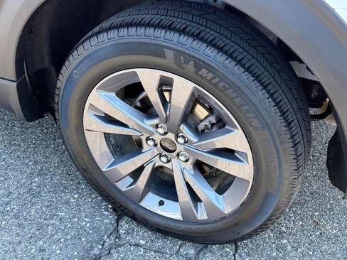 Used 2023 Ford Explorer XLT w/ Equipment Group 202A image 5