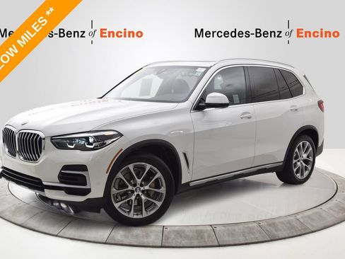 Used 2022 BMW X5 xDrive40i w/ Parking Assistance Package AWD/4WD image 1