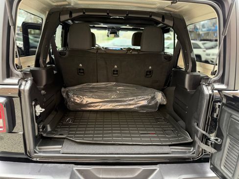 Used 2025 Jeep Wrangler Willys image 26