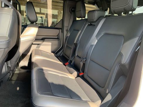 Used 2025 Ford Bronco Outer Banks image 13