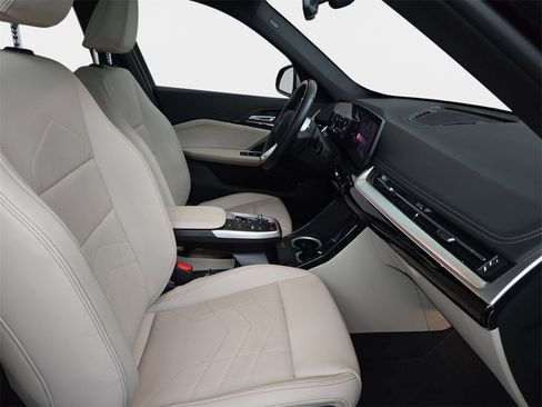 Used 2024 BMW X1 xDrive28i w/ Convenience Package image 11