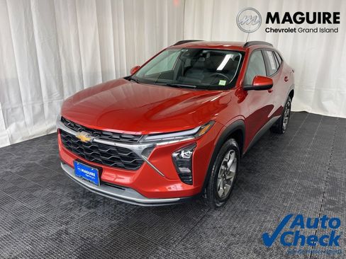 Used 2024 Chevrolet Trax LT w/ Driver Confidence Package FWD image 1